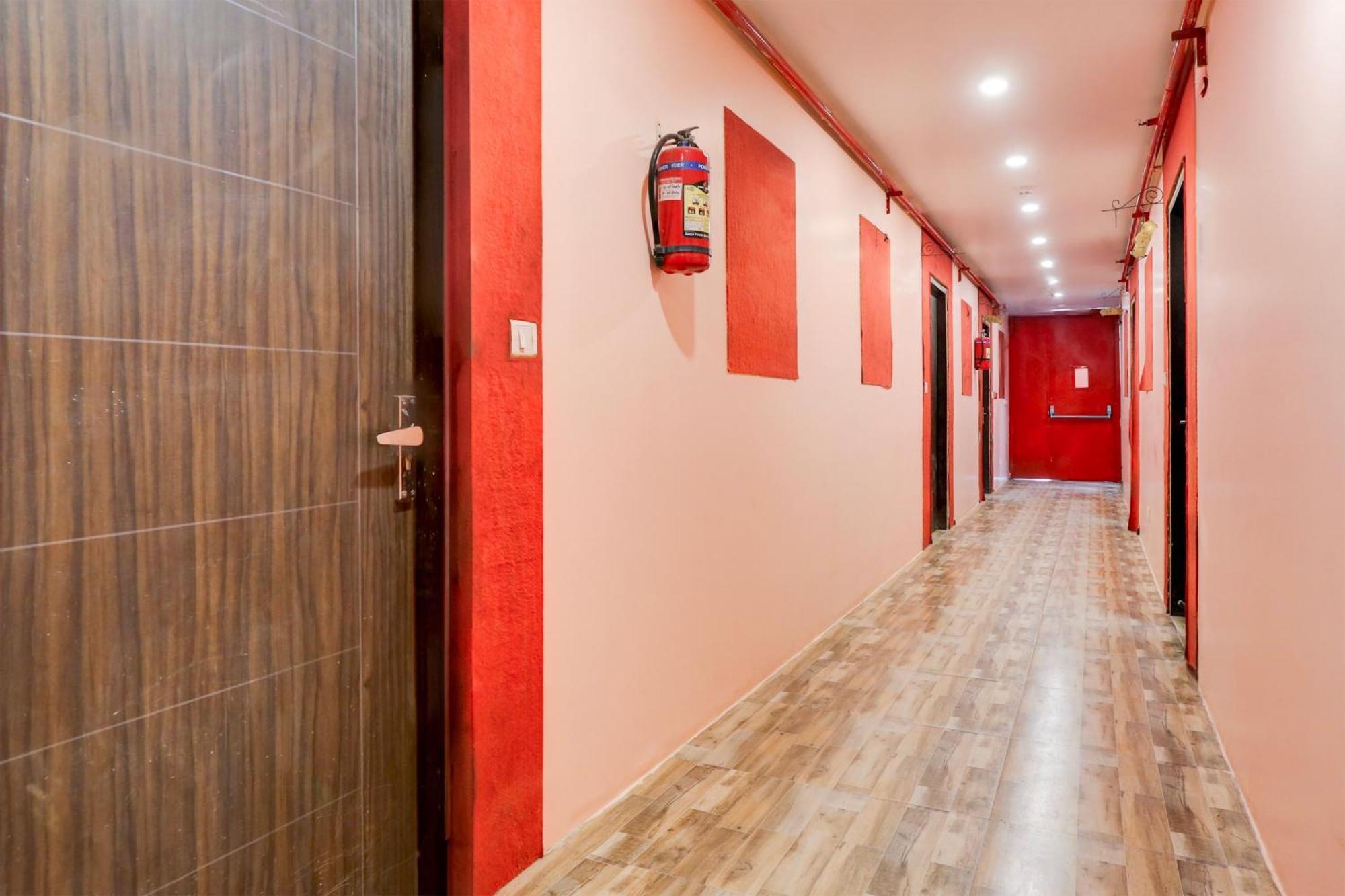Super Hotel O S J Residency デリー エクステリア 写真